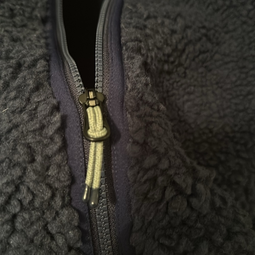 Vineyard Vines men’s fleece Vest - Picture 7 of 8